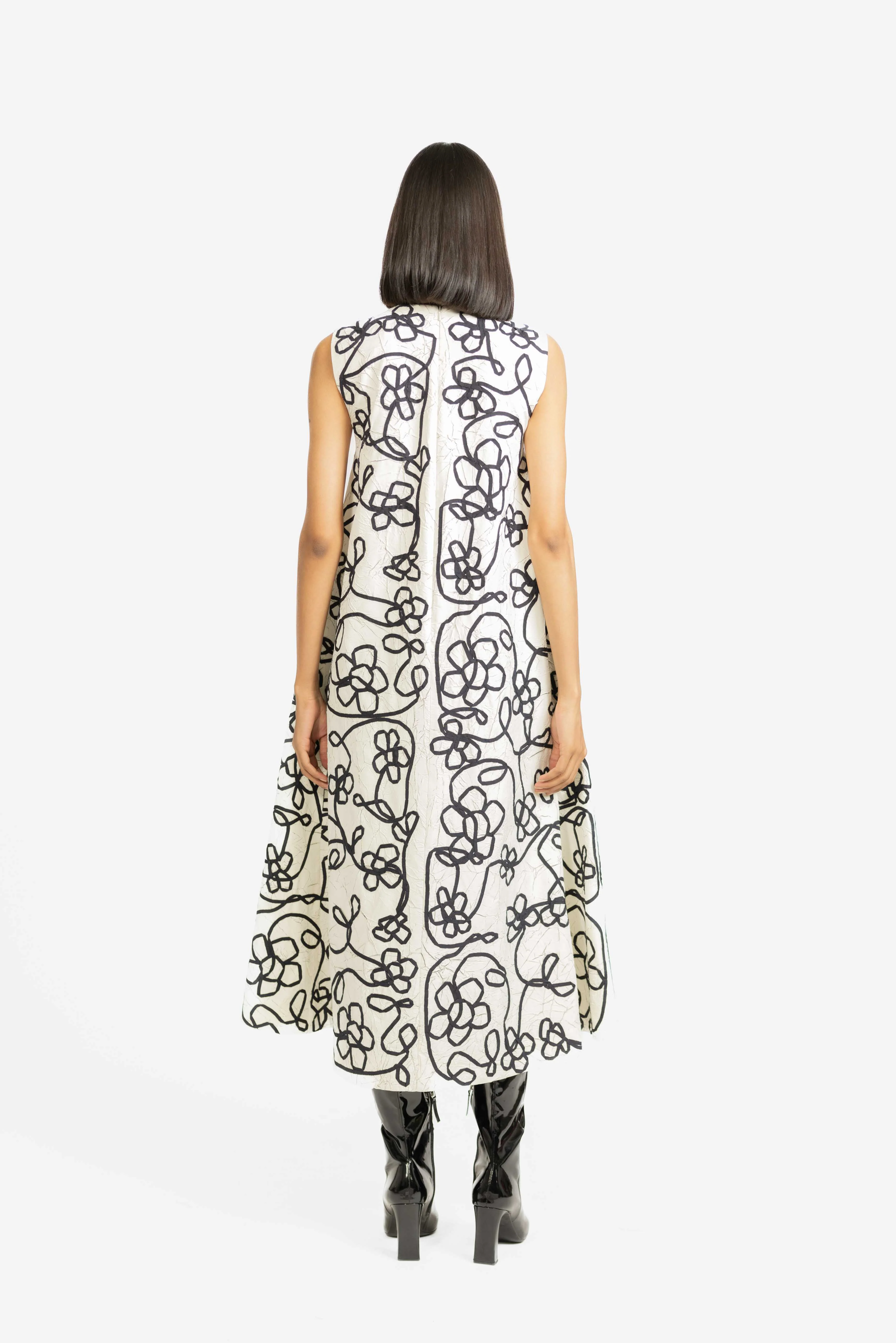 Joana Embroidered Dress - Image 5